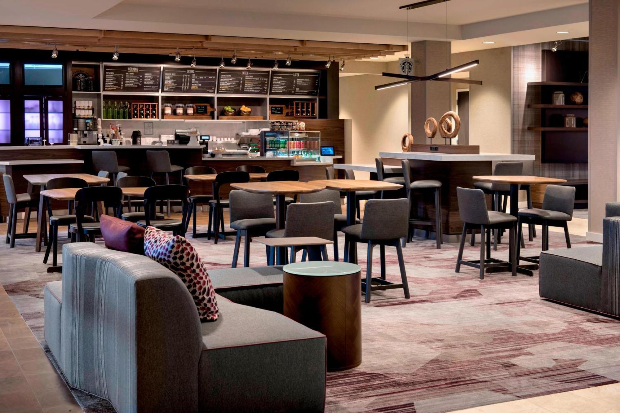 Courtyard By Marriott Schenectady At Mohawk Harbor Hotel Exterior foto