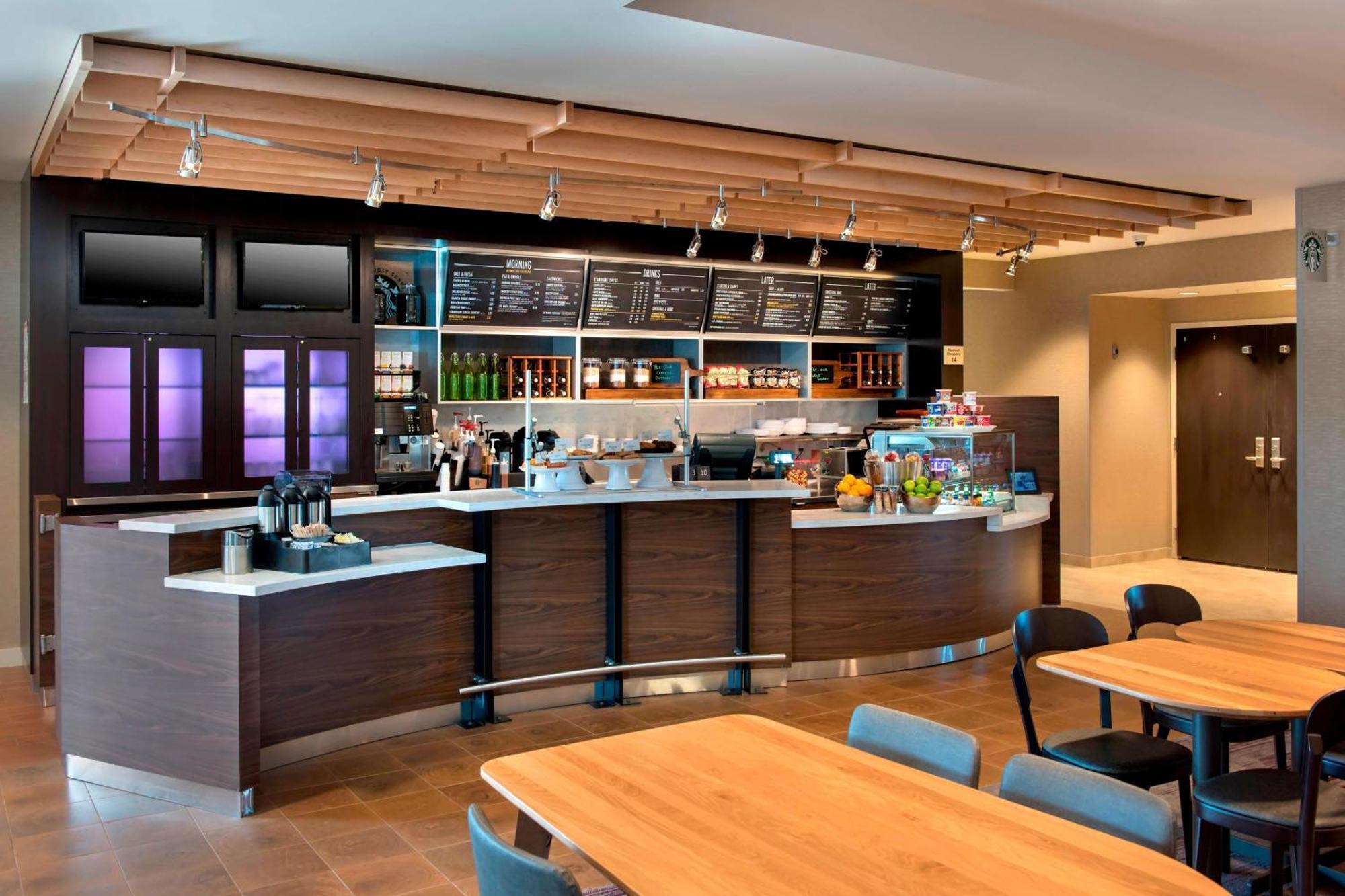 Courtyard By Marriott Schenectady At Mohawk Harbor Hotel Exterior foto