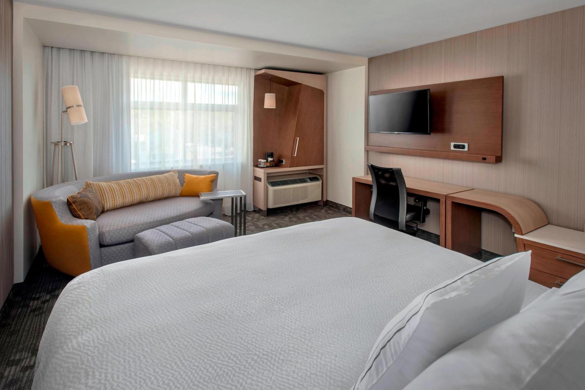 Courtyard By Marriott Schenectady At Mohawk Harbor Hotel Exterior foto