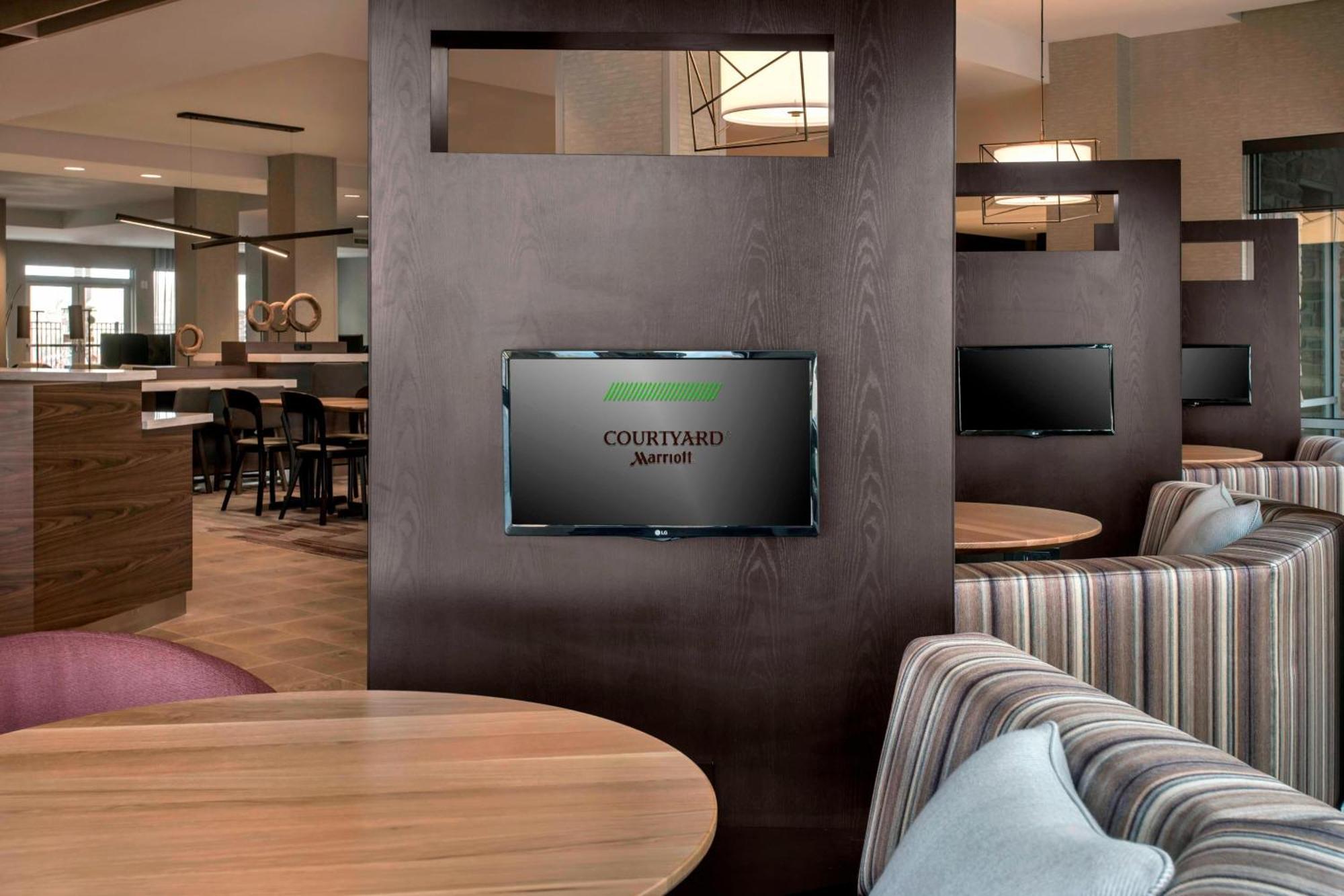 Courtyard By Marriott Schenectady At Mohawk Harbor Hotel Exterior foto